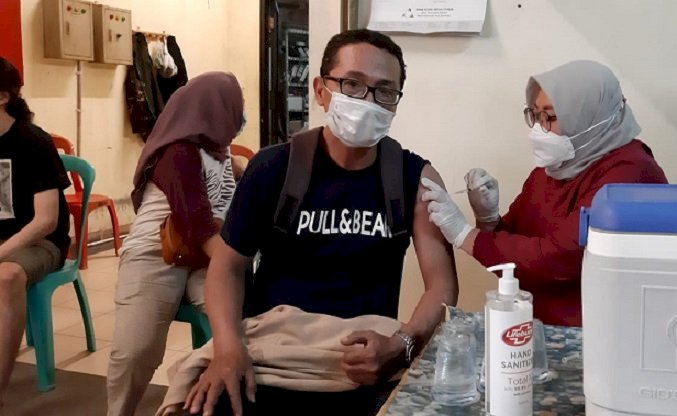 Dinkes Surabaya Kembali Gelar Vaksinasi Dosis 1 untuk Pedagang di Pasar Tradisional 
