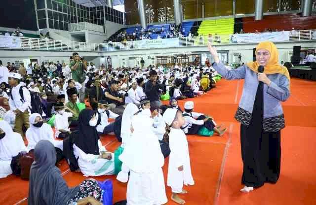 Safari Ramadan  di Gresik,  Gubernur Khofifah bersama Baznas Jatim Santuni 1000 Anak Yatim