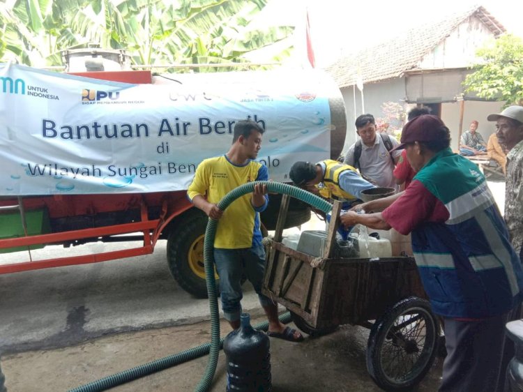 Dampak El Nino, PJT I Salurkan Air Bersih di Lamongan dan Ngawi