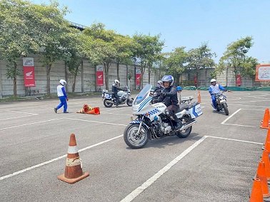 Tim RAJAWALI Polrestabes Surabaya Latihan #Cari_Aman Berkendara