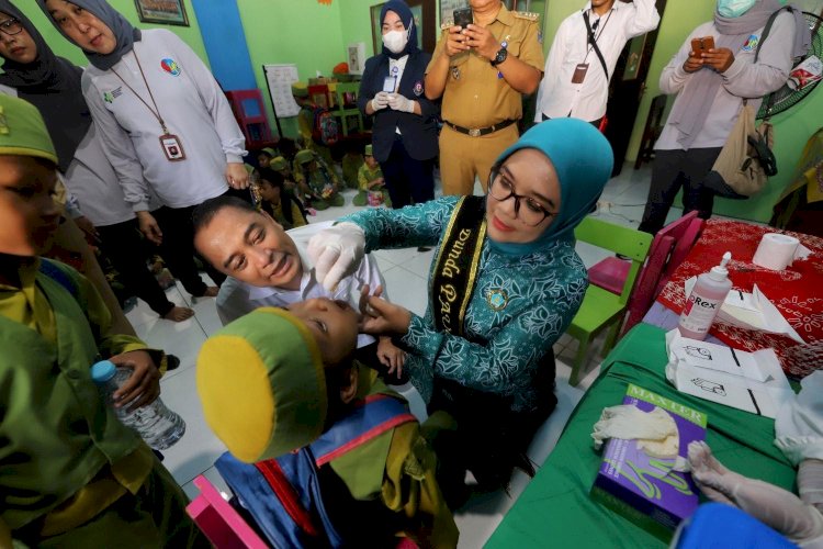 Eri Targetkan Imunisasi Polio Tuntas  di Hari Ketiga