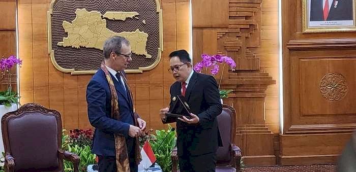 Terima Kunjungan Dubes Swiss , Pj Gubernur Adhy Jajaki Kerjasama Perdagangan dan Investasi di Jawa Timur