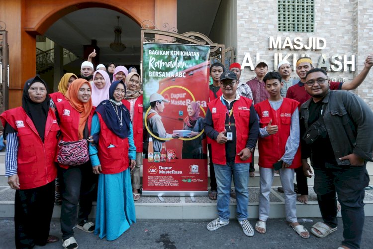 Ratusan Ibu di Surabaya Bagikan 19 Ribu Paket Masakan