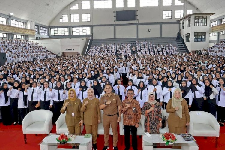 Wali Kota Surabaya Serahkan 2.086 SK Pengangkatan PPPK