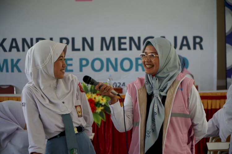 Peringatan Hari Kartini, Srikandi PLN Berikan Edukasi ke Siswi SMK