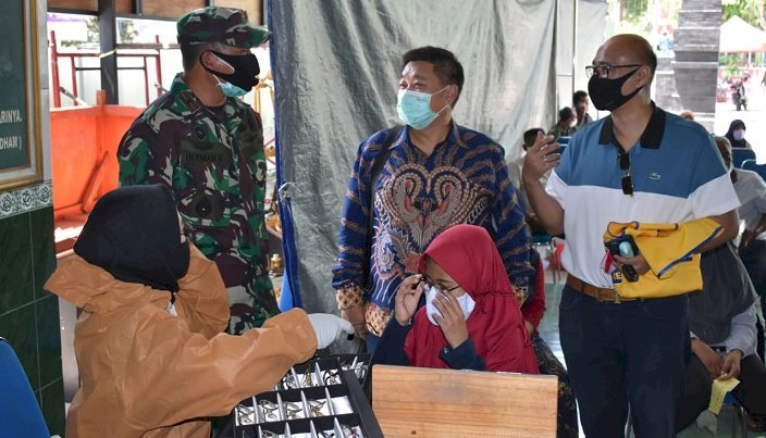 100 Masyarakat Ikuti Operasi Katarak di Kodim Surabaya Selatan
