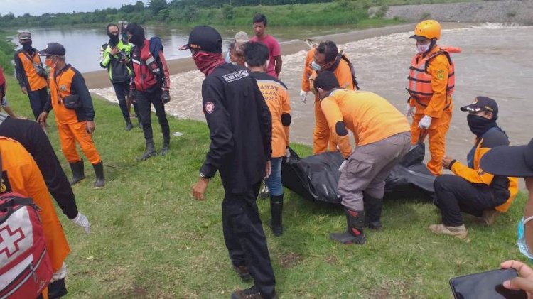 Mayat Warga Tulungagung Tersangkut di Sungai Brantas