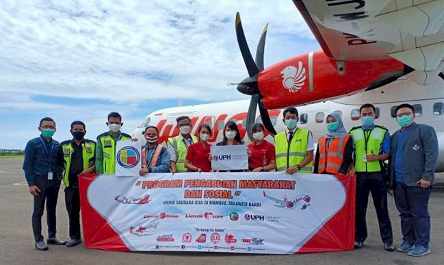 Lion Air dan UPH Surabaya Salurkan Bantuan ke Mamuju
