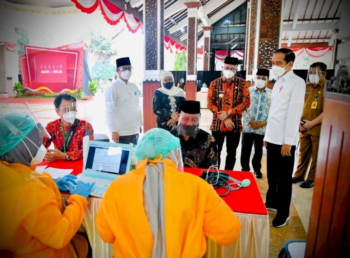 Pantau Vaksinasi, Jokowi Titip Pesan ini