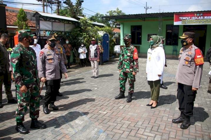Panglima TNI dan Kapolri Tinjau Posko Desa Sawotratap