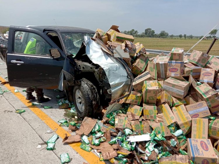 Tiga Kendaraan Terlibat Kecelakaan Beruntun di Tol Jombang