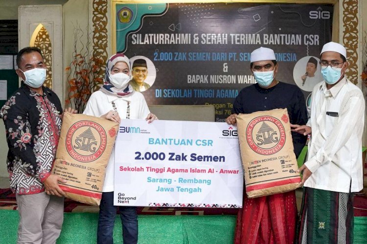 SIG Salurkan Bantuan 2.000 Zak Semen untuk STAI Al-Anwar