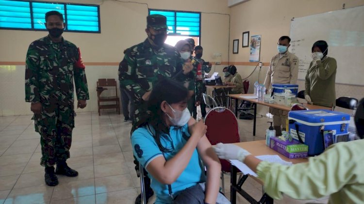 STKIP PGRI Sidoarjo dan TNI Gencarkan Vaksinasi