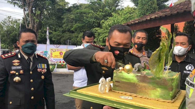 HUT TNI Ke-76, Kapolresta Banyuwangi Berikan Surprise untuk Dandim dan Danlanal