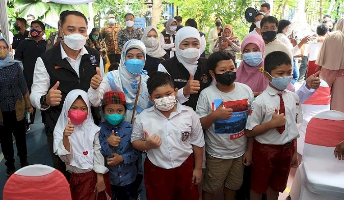 Gubernur Apresiasi Wali Kota Eri,  Surabaya jadi Lokomotif Percepatan Vaksin Anak