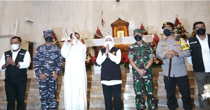 Kunjungi Beberapa Gereja, Khofifah: Natal Bagian dari Penyemangat Bangkit dari Pandemi