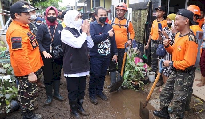 Gerak Cepat Gubernur Khofifah Tinjau Banjir Jember,  Bupati Hendy Harapkan Dukungan Pemprov Jatim