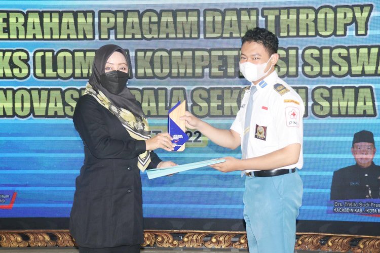 Bupati Mojokerto Beri Penghargaan Juara LKS SMK