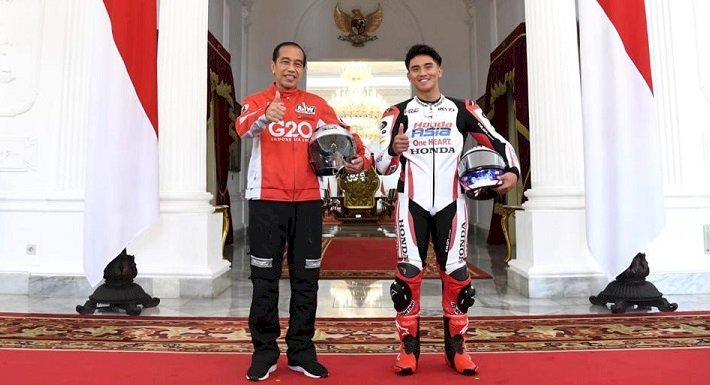 Mario Aji Dapat Surprise  dari Presiden Jokowi  Saat Ikuti Parade MotoGP Bersama Pembalap Kelas Dunia