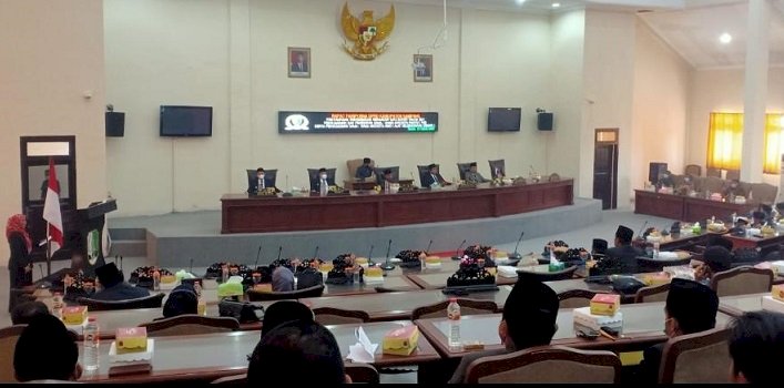 Hasil Pansus LKPJ Tahun Anggaran 2021, DPRD Sampang Sampaikan Rekomendasi ke Bupati