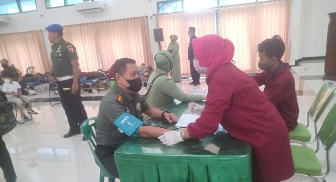  Dandim Surabaya Timur dan Jajaran  Sumbangkan Darah di HUT Pomad Ke-76