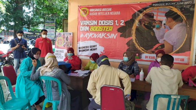 Ratusan Warga Ikuti Vaksinasi Massal BIN di Jombang