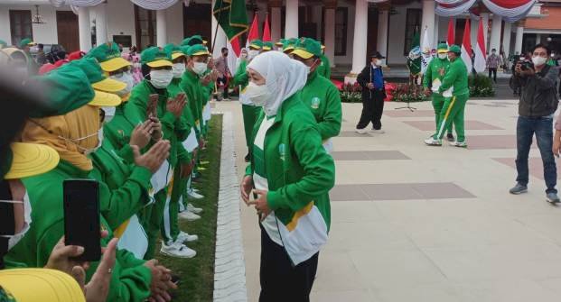 Lepas Kormi Jatim ke Ajang Fornas VI, Khofifah: Jawa Timur Datang untuk Menang