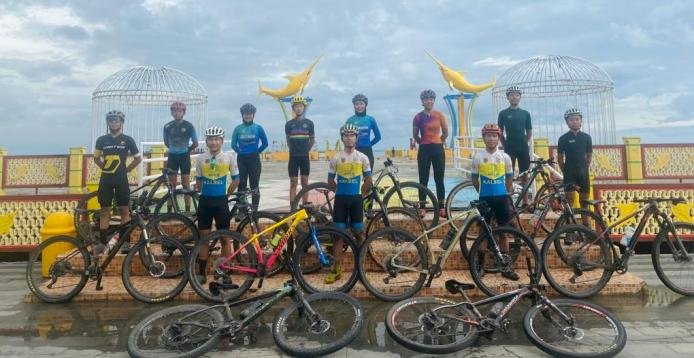 Jhonlin Dukung Atlet Sepeda Kalsel Berlaga di Kejurnas ICF Championship 2022 Banyuwangi