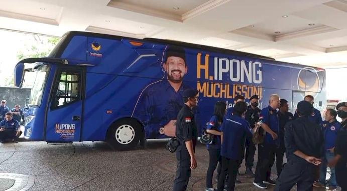 Ipong Muchlisoni Sediakan Layanan Bus Gratis