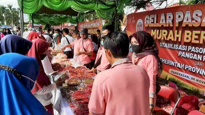 Gelar Pangan Murah Berkualitas, Wagub Emil:  Upaya Pemprov Jawa Timur Tekan Inflasi