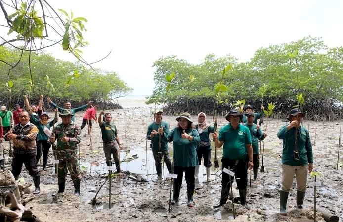 Aktif Dukung Pelestarian Lingkungan, PLN UIP JBTB Gandeng TNB Tanam 15 Ribu Pohon