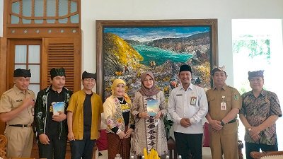 Banyuwangi Launching Antologi Puisi Sulur Kembang Sri Tanjung