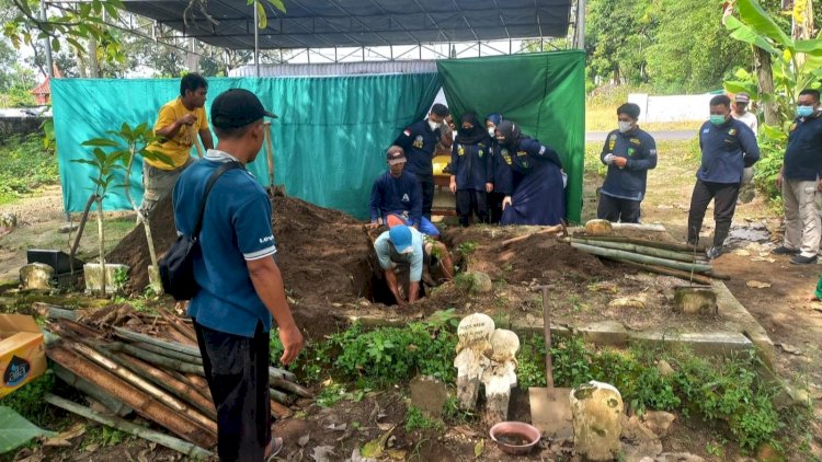 Makam Pensiunan Polisi di Jombang Dibongkar