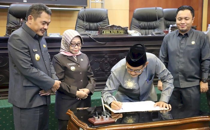 Pertanggungjawaban Pelaksanaan APBD Tahun 2022, Delapan Fraksi DPRD Jombang Setujui Raperda