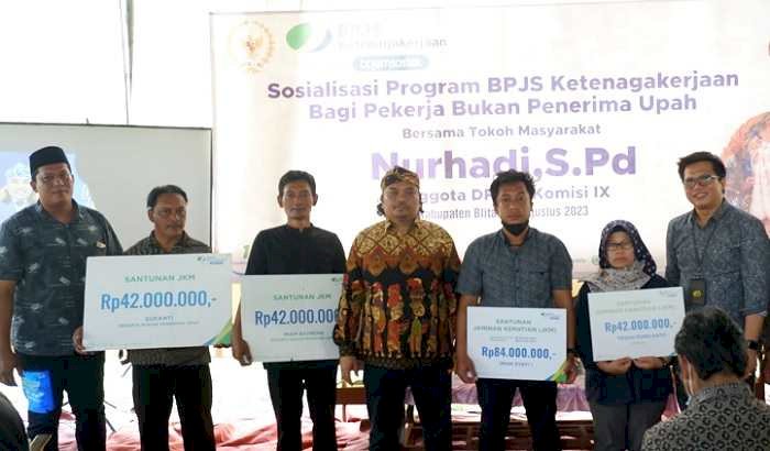 BPJAMSOSTEK Blitar dan Anggota DPR RI Nurhadi Sosialisasi BPJS Ketenagakerjaan bagi Tokoh Masyarakat Bakung Blitar   