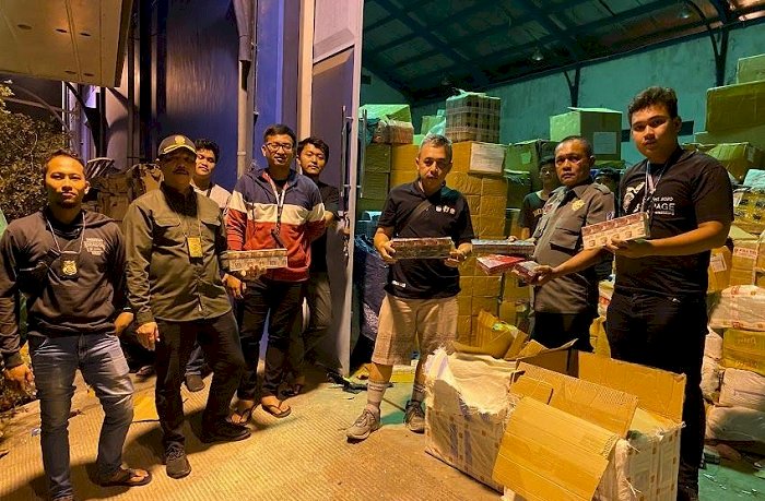 Operasi Bersama Satpol PP Jatim, Bea Cukai dan TNI/Polri Gagalkan Pengiriman 743 Ribu Rokok Ilegal 