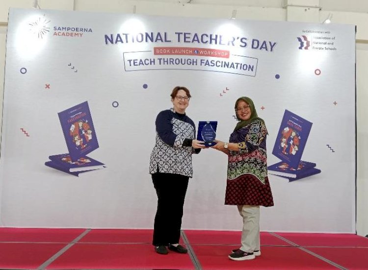 Rayakan Hari Guru Nasional, Sampoerna Academy Luncurkan Buku