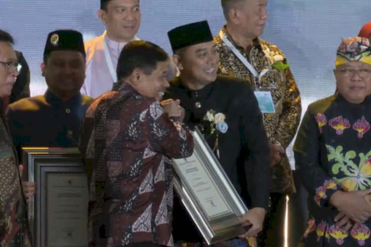 Kota Surabaya Raih Dua Penghargaan dari Kemenkes