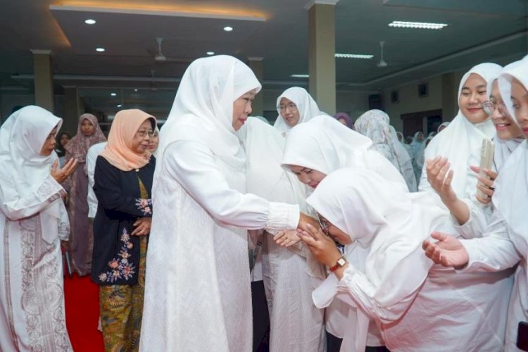 Bukber dengan Yayasan Khadijah, Khofifah Kenang Semasa Sekolah