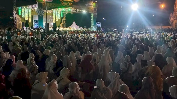 Ribuan Jemaah Antusias Ikuti Peringatan Nuzulul Qur'an di GOR dan Seni Kota Mojokerto